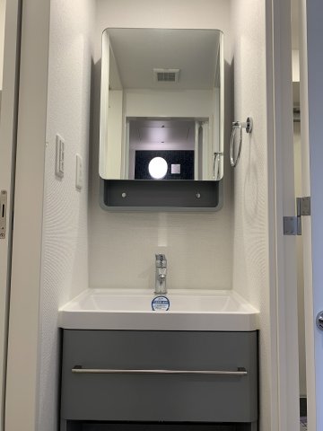 洗面設備　スペースが確保できる洗面所です