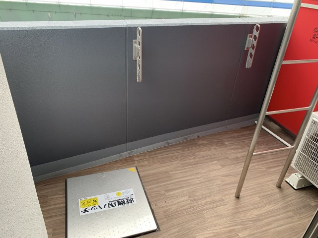 バルコニー　暖かな日差しのふりそそぐバルコニー