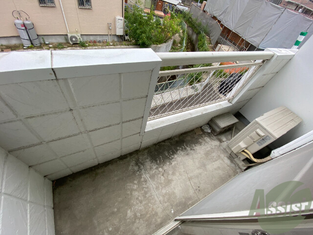 バルコニー　バルコニーは幅もしっかりあって洗濯物がはかどりそうですね。