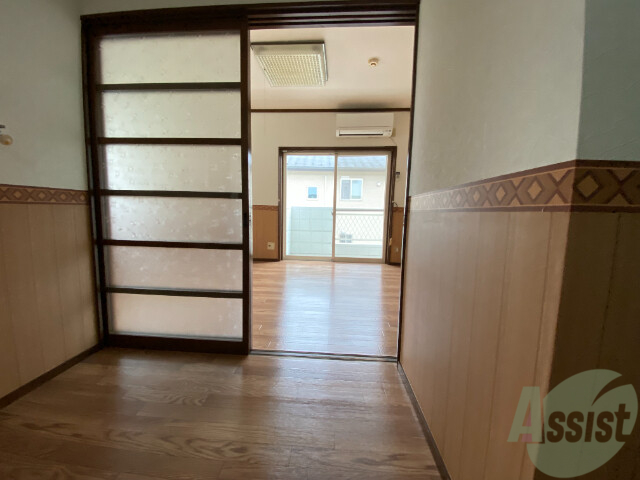 玄関　玄関から撮影しました。広々としていますね。