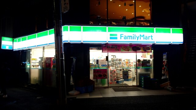 その他　【コンビニエンスストア】ファミリーマート　神田駅北店（その他）まで301m