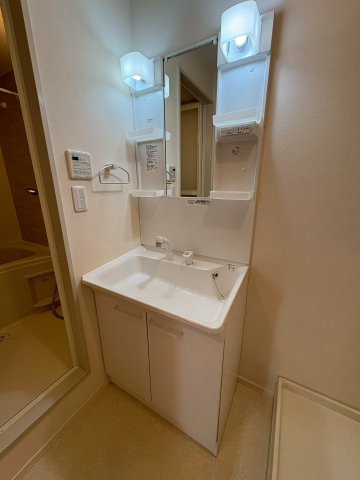 洗面設備　※同建物の類似写真となります。