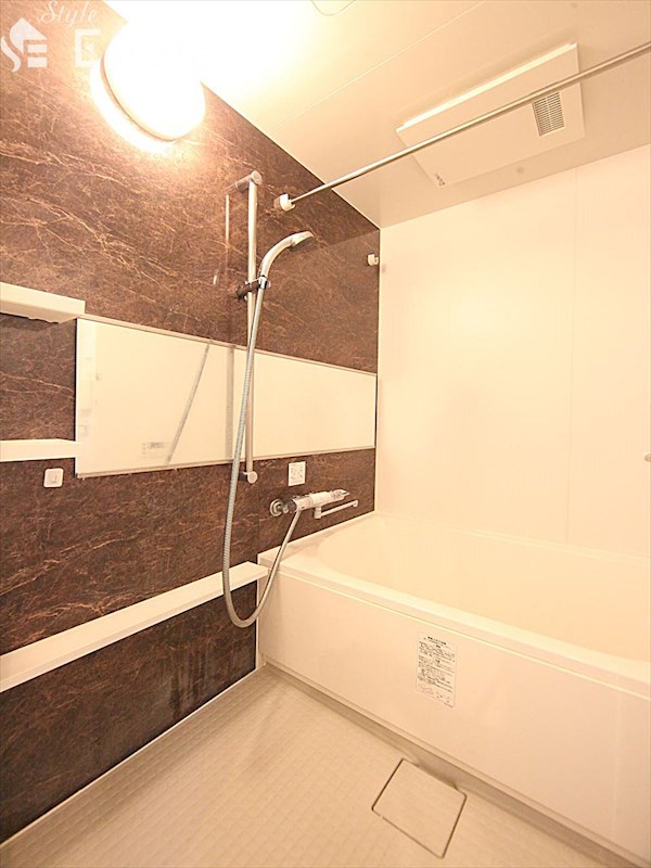 バス・シャワールーム　バスルーム