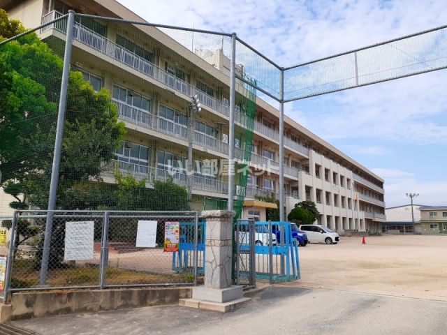 小学校　多治米小学校（小学校）まで637m