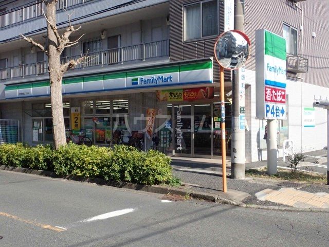 コンビニ　ファミリーマート中町中町３丁目店（コンビニ）まで659m