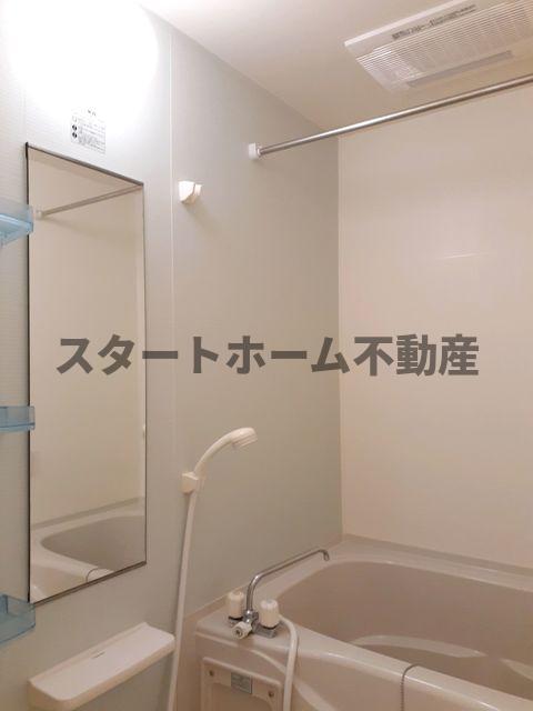 バス・シャワールーム　コンパクトで使いやすいお風呂です