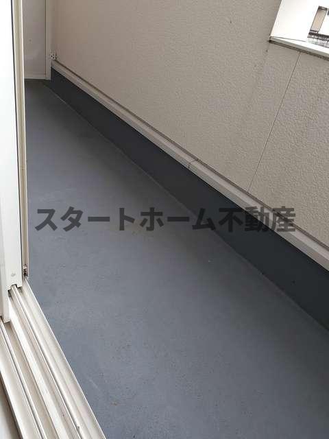 バルコニー　暖かな日差しのふりそそぐバルコニー