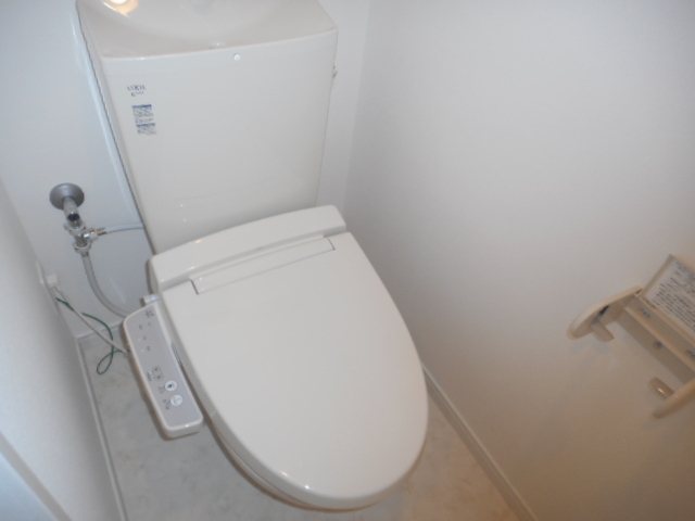 トイレ　温水洗浄便座