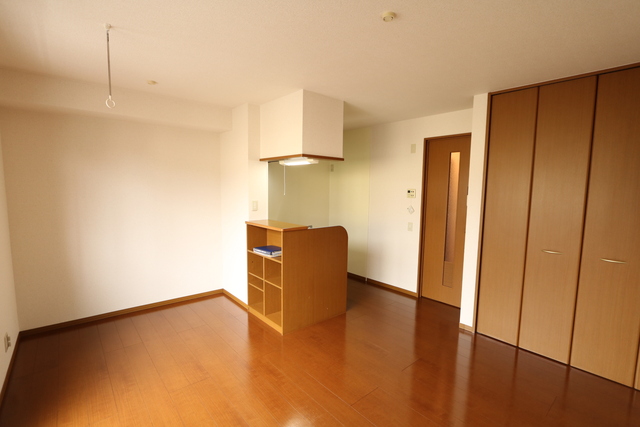 居室・リビング　☆広さ９帖のお部屋☆