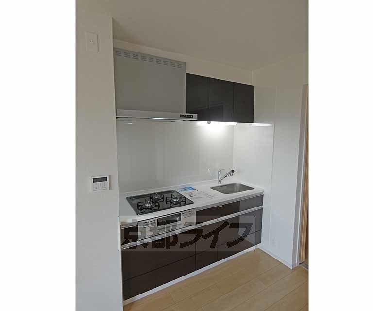 キッチン　調理スペースも広いシステムキッチンです！