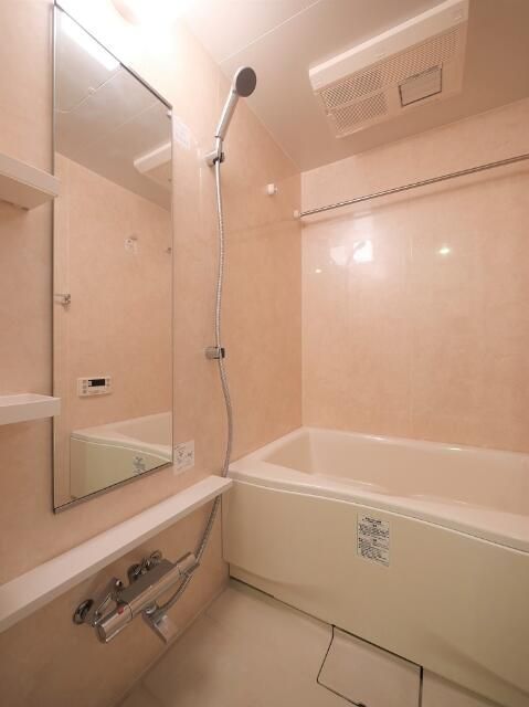 バス・シャワールーム　落ち着いた空間のお風呂です