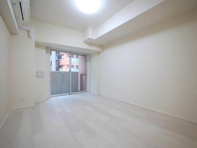 居室・リビング　こちらの居間で趣味の時間をお楽しみください