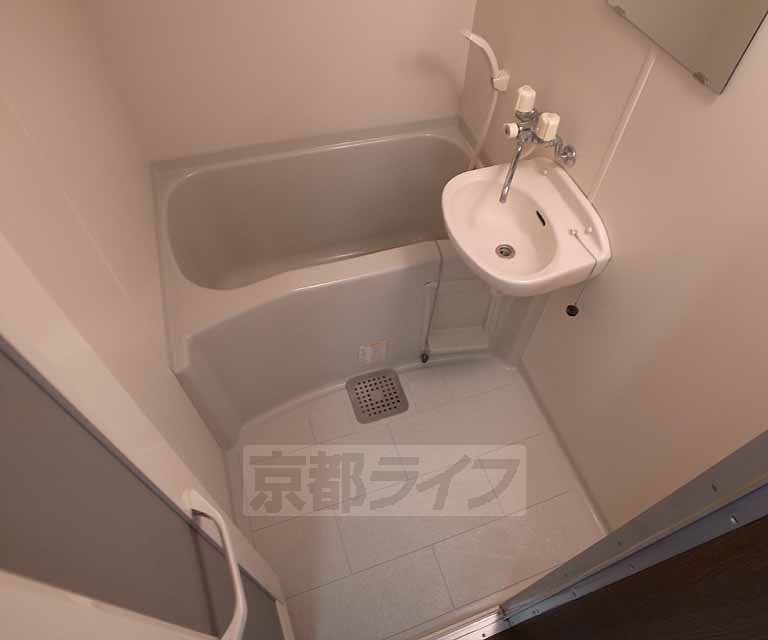 バス・シャワールーム　セパレートの広めのバスルームです・