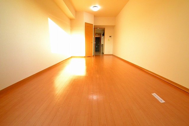 居室・リビング　☆単身マンションではかなり広いお部屋です☆