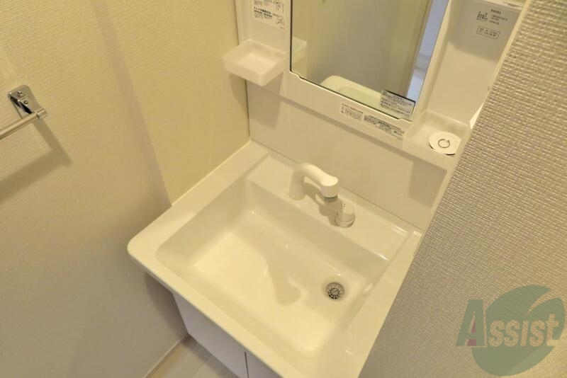 洗面設備　ボウルもしっかりサイズのある洗面台でこの広さも嬉しいポイント