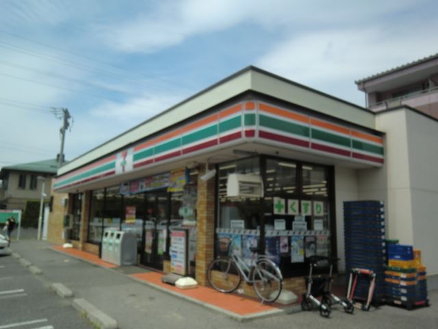 コンビニ　セブンイレブン（コンビニ）まで630m