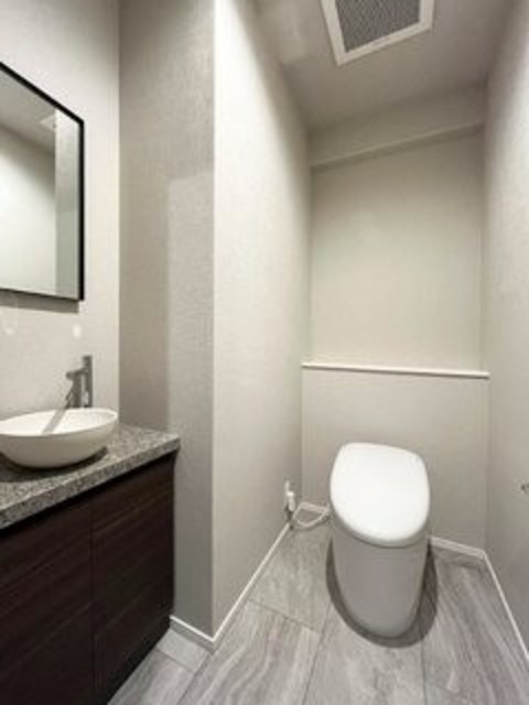 トイレ　※写真は同タイプ住戸です。