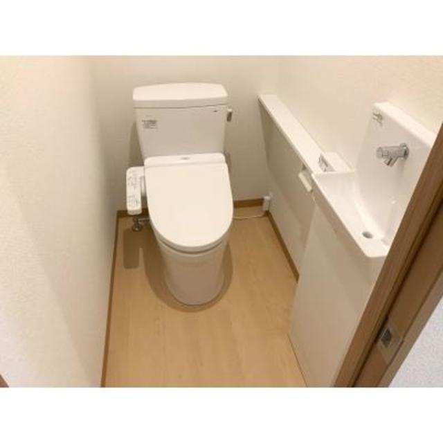 トイレ　※写真は同タイプ住戸です。