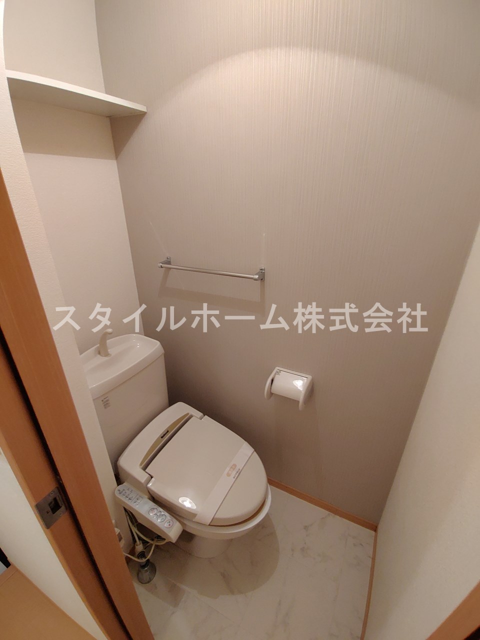 トイレ　別部屋写真です。