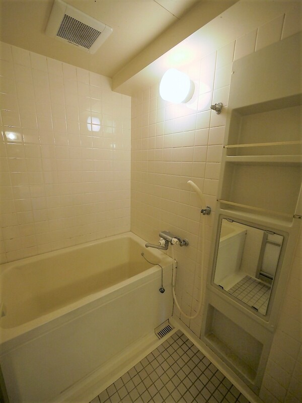 バス・シャワールーム　一日の疲れを癒してください。