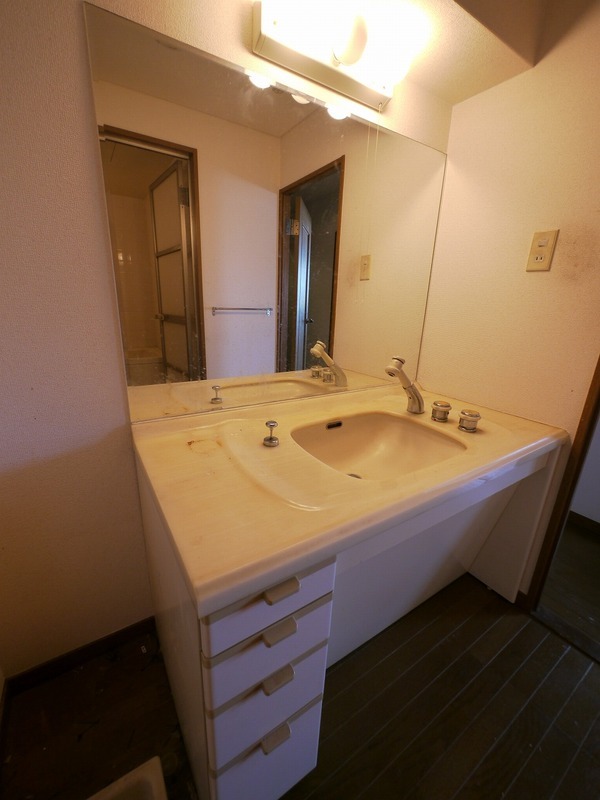 洗面設備　朝の支度はこちらで。