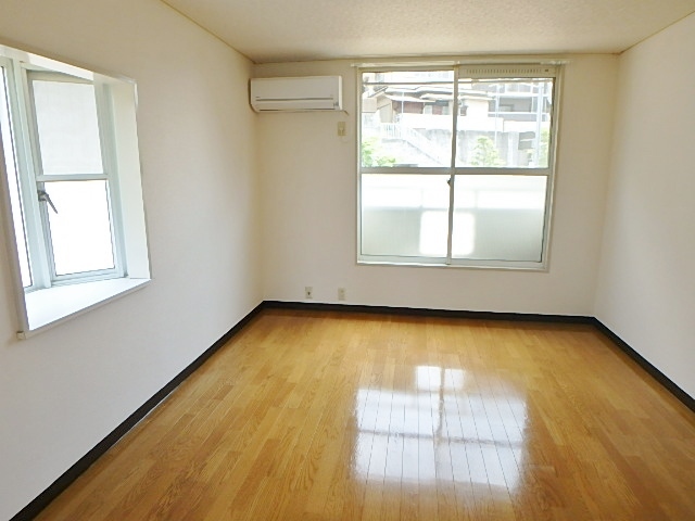 居室・リビング　明るいお部屋です♪