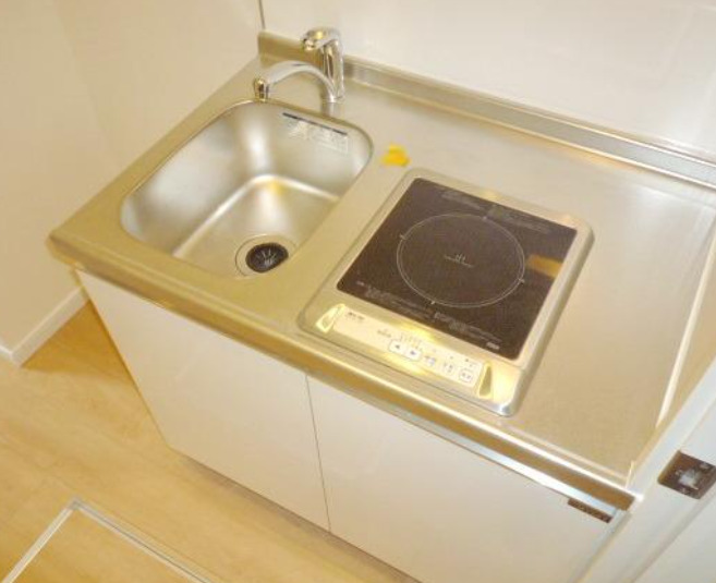 キッチン　別部屋の写真を使用しております。