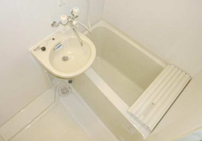 洗面設備　別部屋の写真を使用しております。