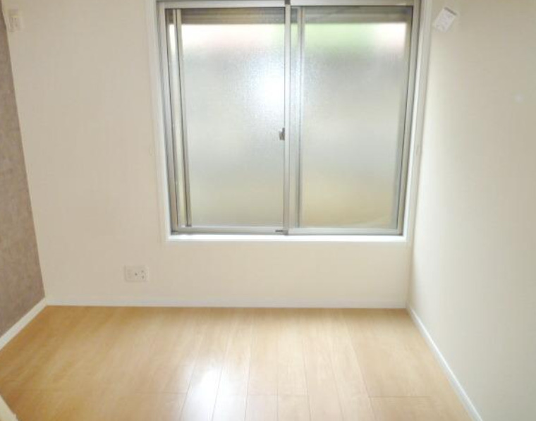 居室・リビング　別部屋の写真を使用しております。