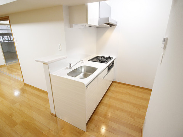 キッチン　※写真は同型タイプ、現況優先。