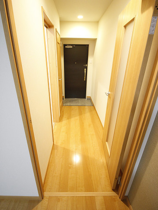 玄関　※写真は同型タイプ、現況優先。