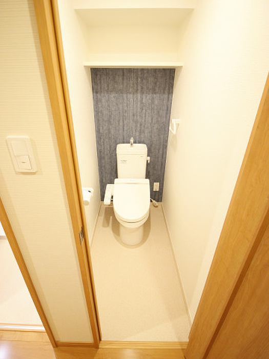 トイレ　※写真は同型タイプ、現況優先。