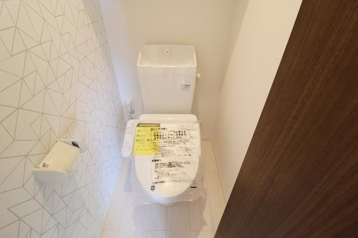 トイレ　※同物件の別室の写真です