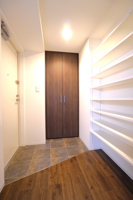 玄関　※写真は同タイプ住戸です。