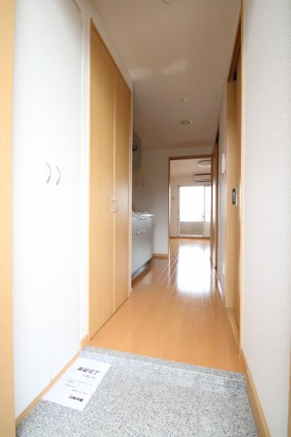 玄関　※別部屋写真