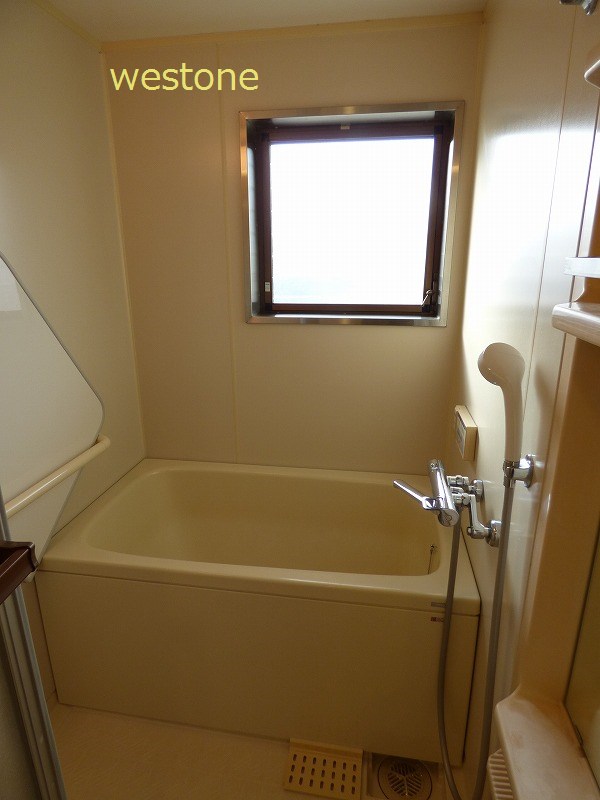 バス・シャワールーム　窓があり明るい浴室