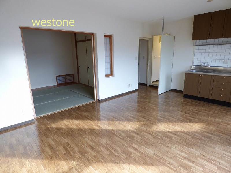 居室・リビング　ＬＤＫに和室が隣接