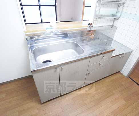 キッチン　広々としたキッチンです。