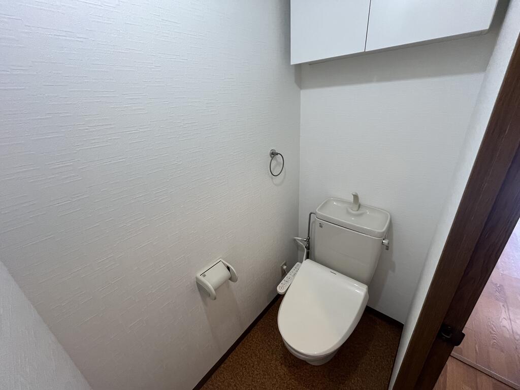 トイレ　温水ウォシュレット付