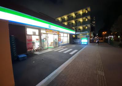 コンビニ　ファミリーマート 東中野四丁目店（コンビニ）まで177m