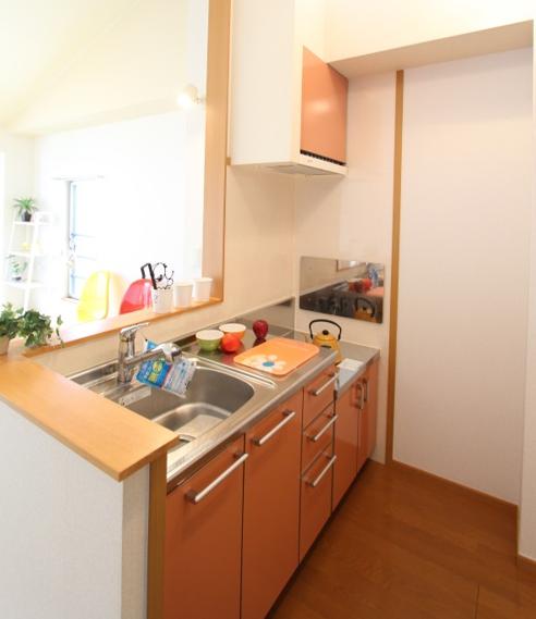 キッチン　※同型タイプとなります