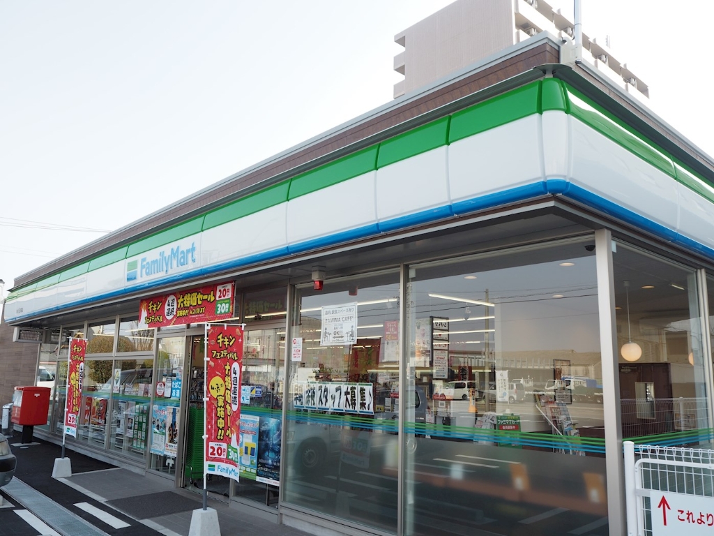 コンビニ　ファミリーマート 中川玉川町店（コンビニ）まで551m