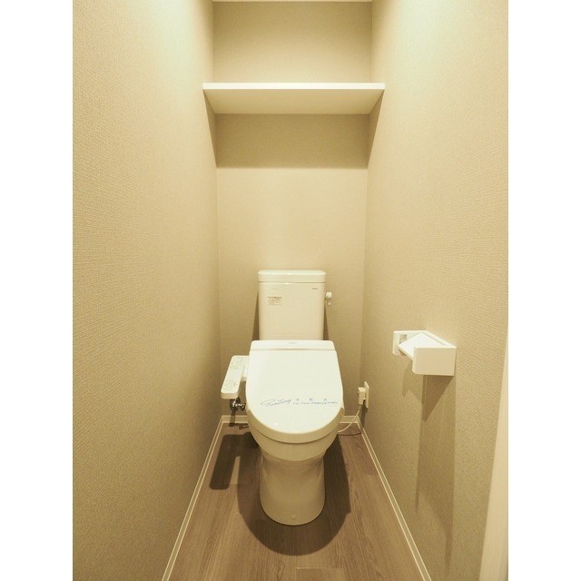 トイレ　温水洗浄便座付きトイレ