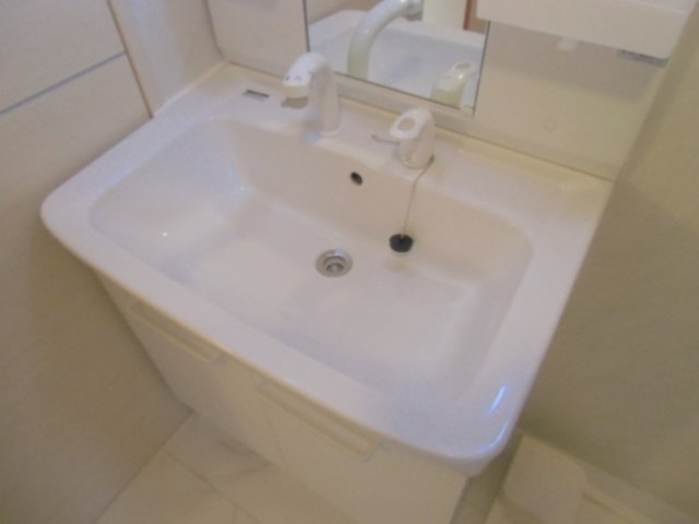 洗面設備　※同物件・反転タイプの写真です。