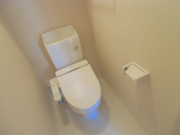 トイレ　※同物件・反転タイプの写真です。