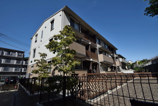 建物外観　～ワンちゃんと一緒に暮らせる物件です～