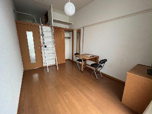 居室・リビング　2階は絨毯仕様