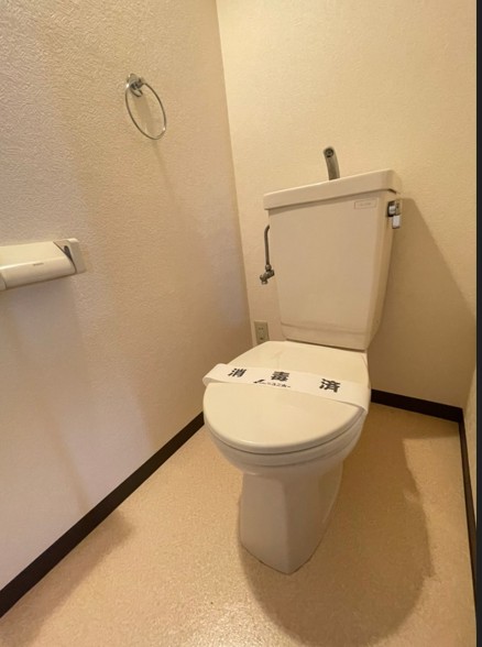 トイレ　＊同物件、別部屋になります。