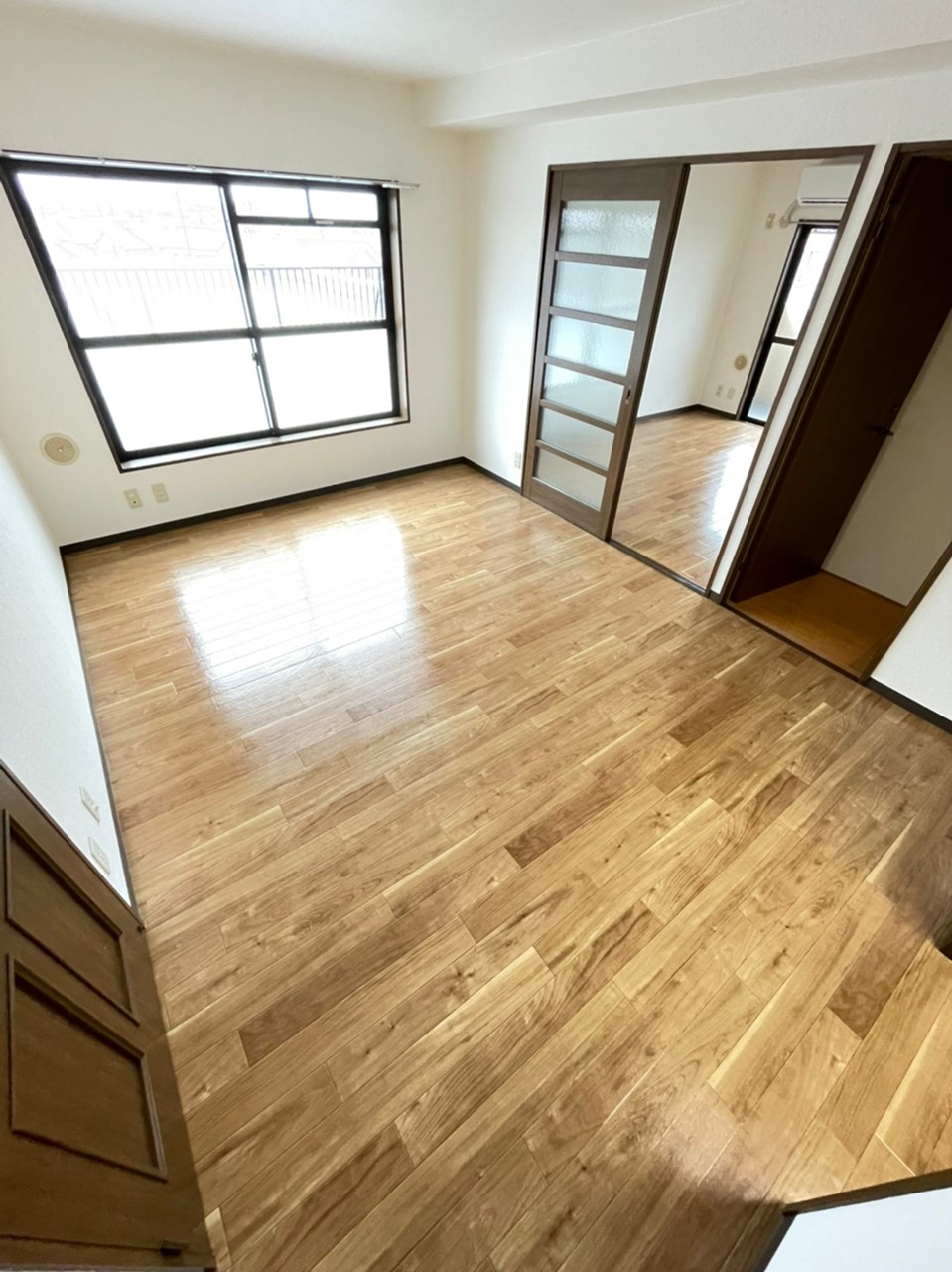 居室・リビング　＊同物件、別部屋になります。