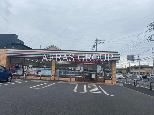 コンビニ　セブンイレブン足立車検場前店（コンビニ）まで142m